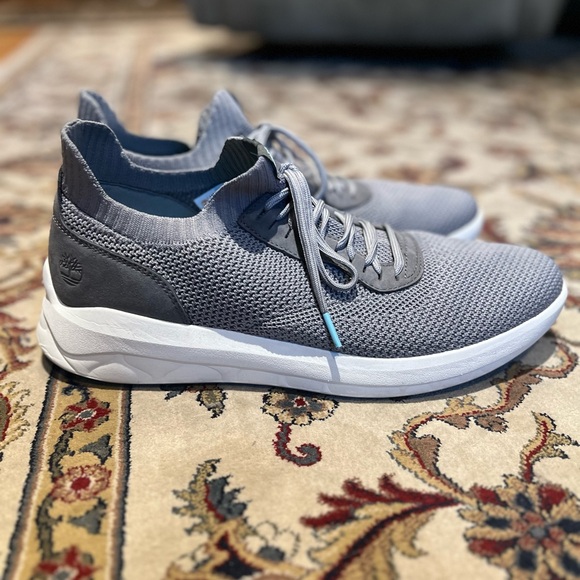Gray mesh flexible sneakers - Picture 1 of 8